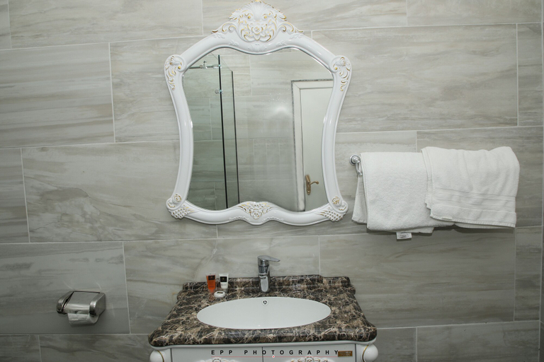 Bathroom 4, PoshLux Executive Hotel, Ikpoba-Okha