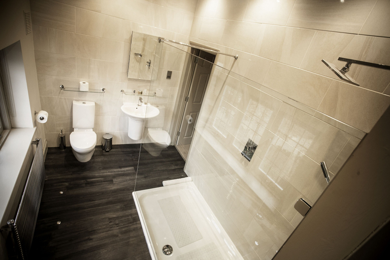 Bathroom 3, Hogarths Hotel, Solihull