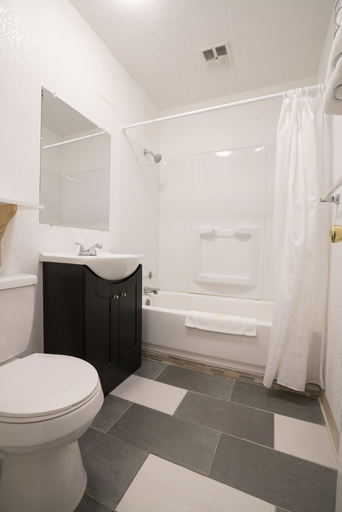 Bathroom 4, Seatac Inn, SeaTac