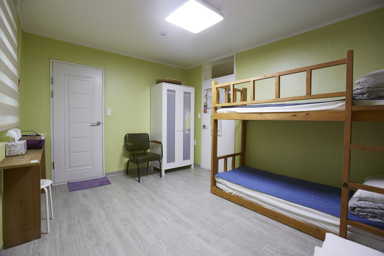 Bedroom 4, Hans House, Jongno
