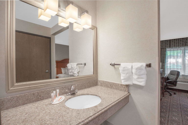 Bathroom 3, Baymont by Wyndham Jackson, Jackson