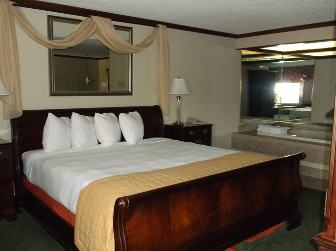 Bedroom 3, The Carlton Lodge, Lenawee