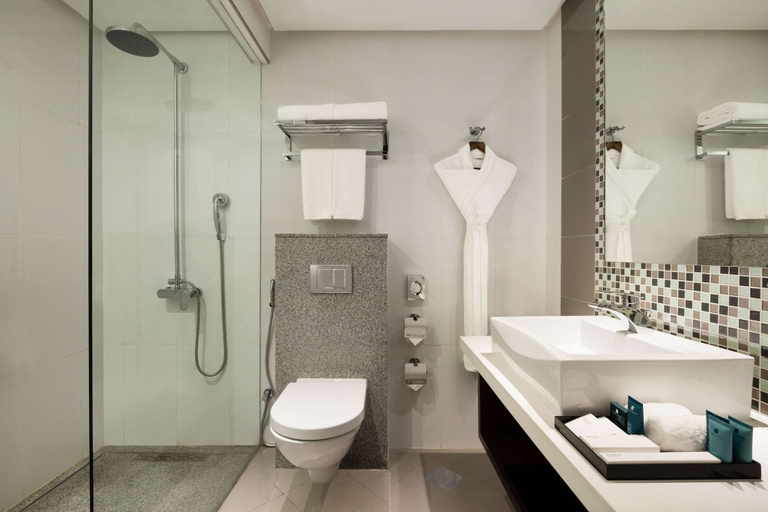 Bathroom 5, Wyndham Garden Manama, Manama