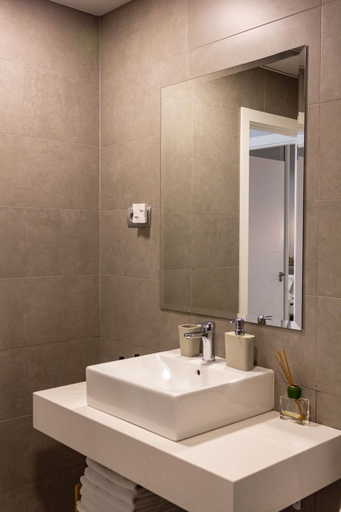 Bathroom 4, Arenal Suites, Madrid