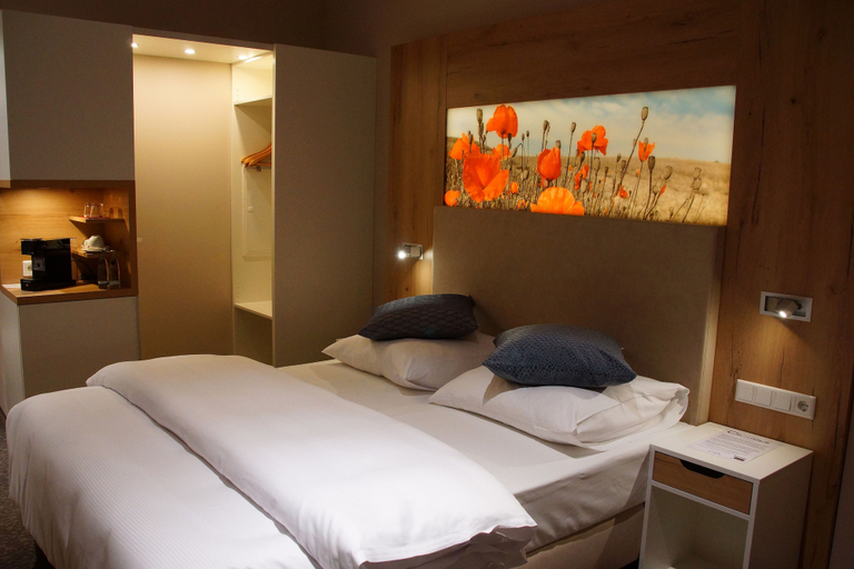 Bedroom 2, Centrale Hotel und Restaurant, Mühldorf am Inn