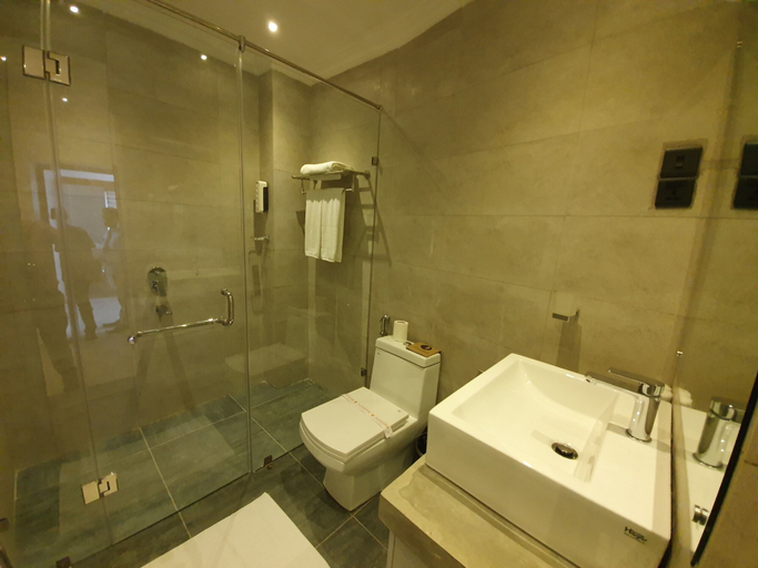 Bathroom 4, Bed Station 210, K.F.G. & G. Korale