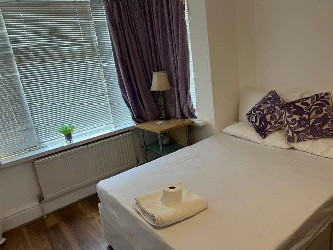 Bedroom 3, Lovely Studio Flat in London, London
