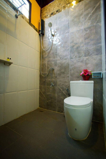 Bathroom 5, Wiang Kum Kam Resort, Saraphi