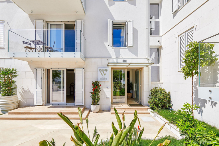 Exterior & Views 2, Maison W