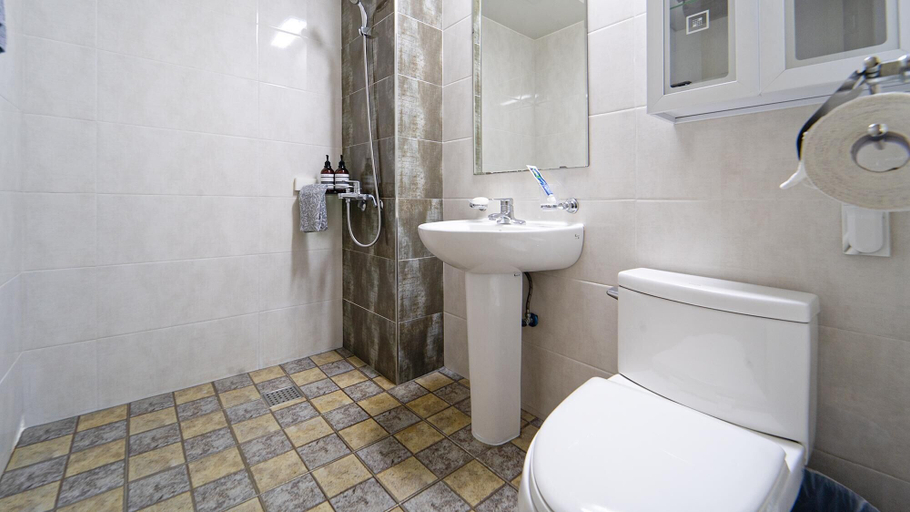 Bathroom 3, Seogwipo Narsha Resort, Seogwipo