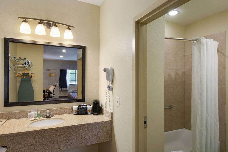 Bathroom 4, Super 8 by Wyndham Stephenville, Erath