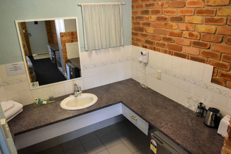 Bathroom 3, The Crossing Motel, Junee