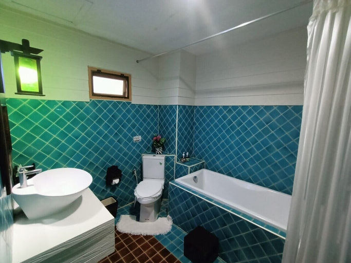 Bathroom 4, P Paradise Hotel, Mueang Kamphaeng Phet