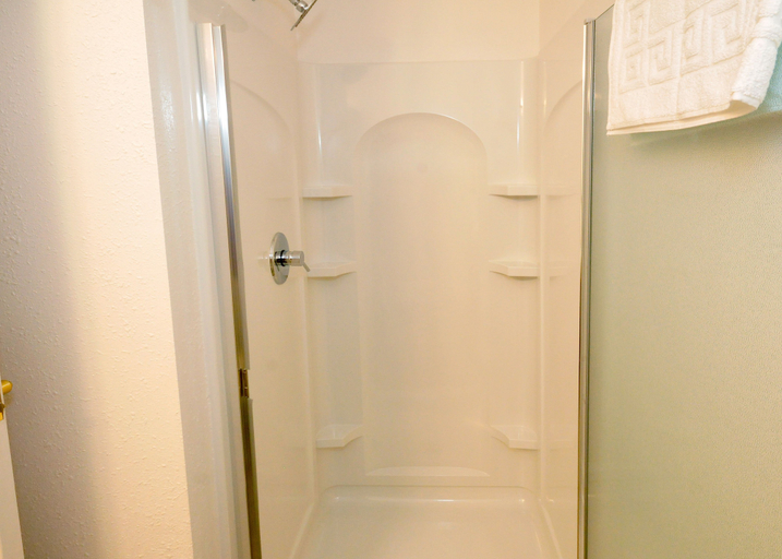 Bathroom 5, Riverview Inn & Suites, an Ascend Collection Hotel, Winnebago
