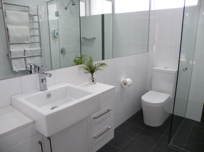 Bathroom 4, Hamilton Lonsdale Motel, S. Grampians - Hamilton