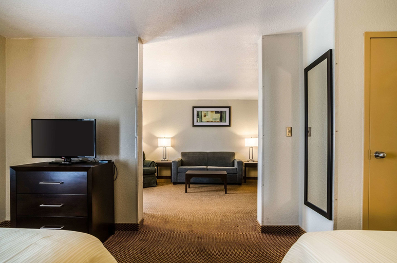 Bedroom 3, Quality Inn & Suites Winfield, Cowley