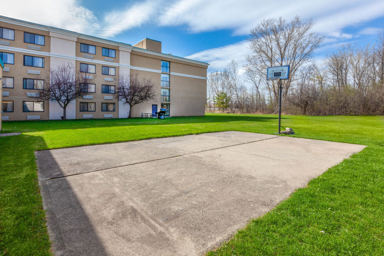 Exterior & Views 2, Days Inn by Wyndham Plattsburgh, Clinton