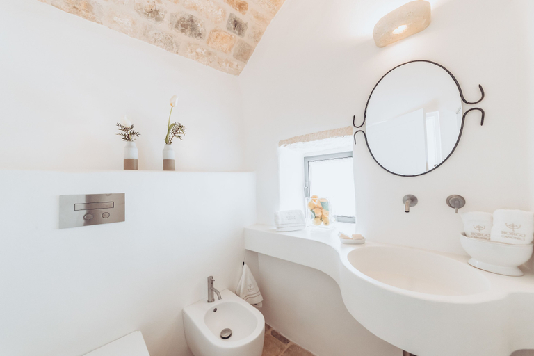 Bathroom 5, Borgo Canonica, Brindisi