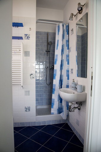 Bathroom 4, Cantalupa Accommodation, Rome