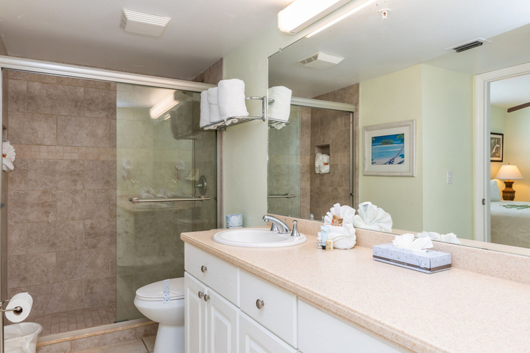 Bathroom 4, Casa Playa Resort, Lee