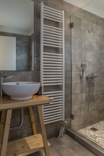 Bathroom 4, Olympus Residence, Attica