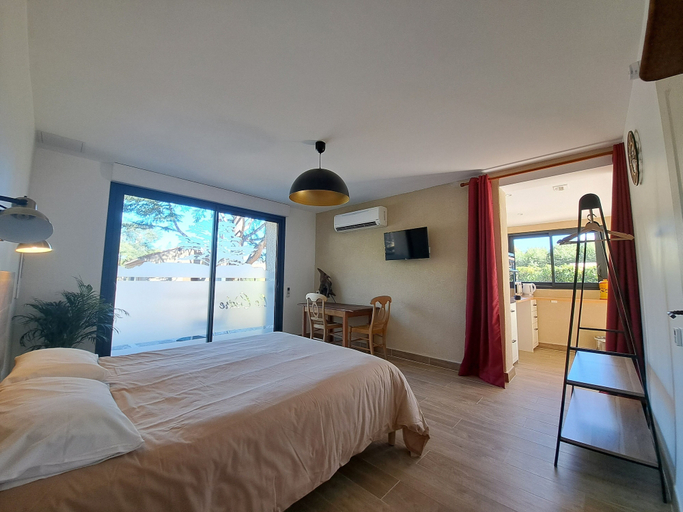 Bedroom 3, L'Interlude, Hérault