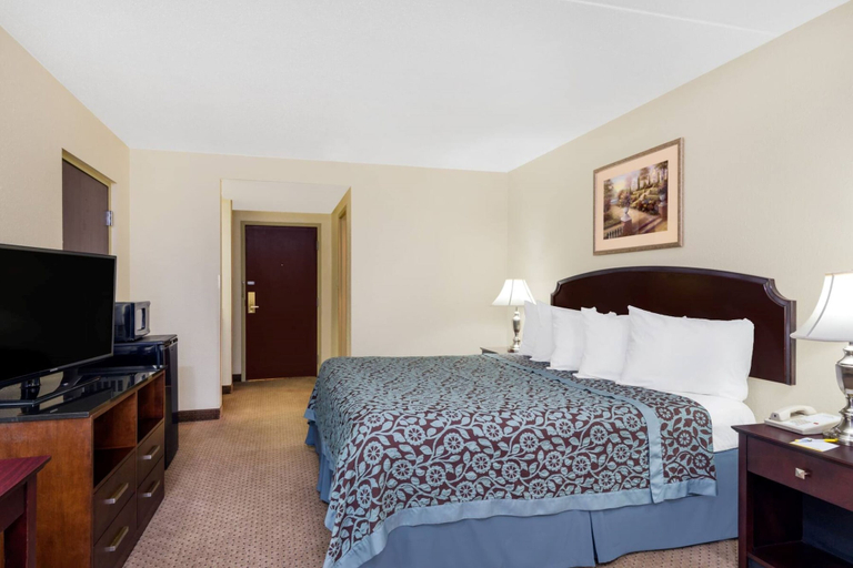 Bedroom 3, Days Inn by Wyndham Indianapolis/Castleton, Indianapolis