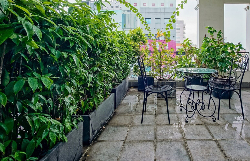 Exterior & Views 22