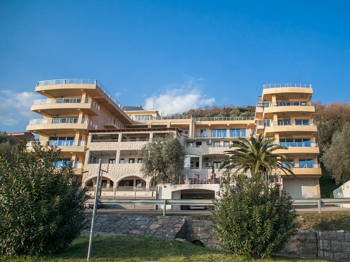 Exterior & Views 2, Apartments Raymond