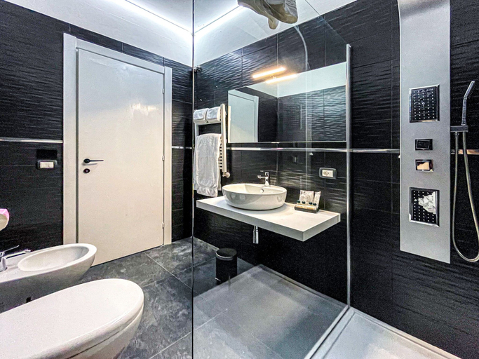 Bathroom 3, Hotel Gioia, Florence