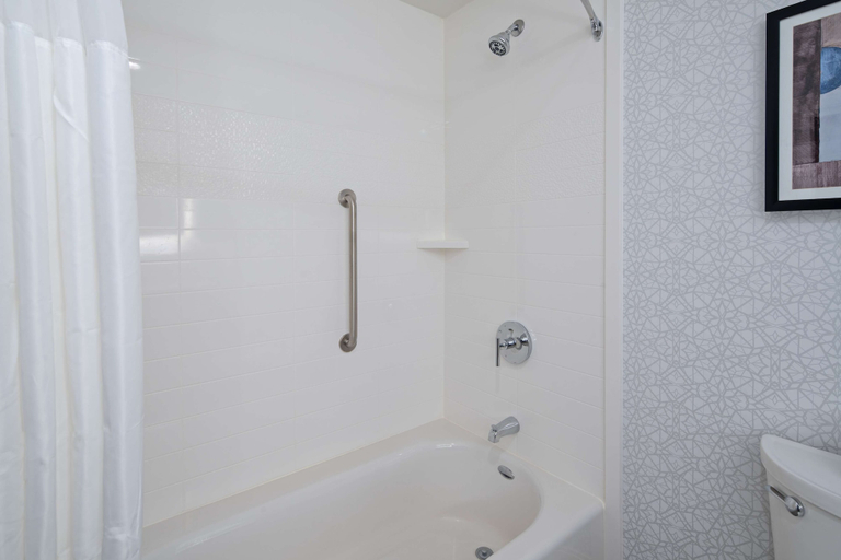 Bathroom 4, Hampton Inn & Suites Gilroy, Santa Clara