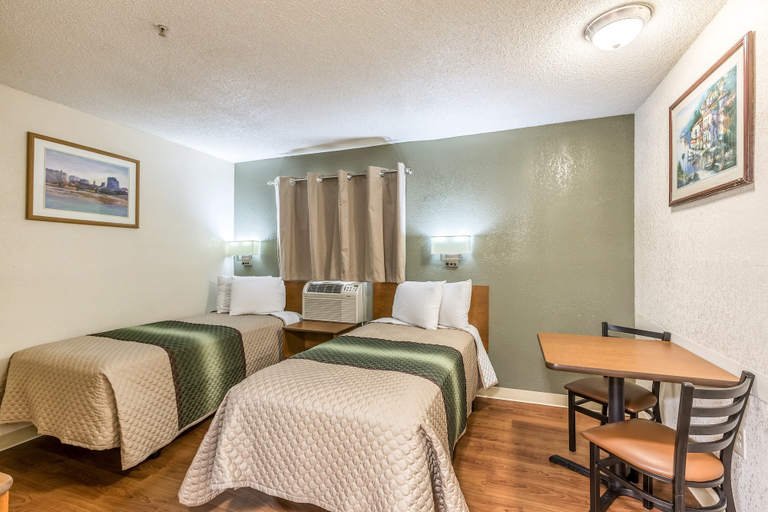 Bedroom 2, HomeTowne Studios by Red Roof Dallas - Mesquite, Dallas