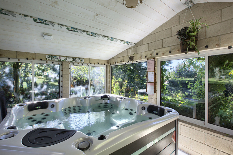 Bathroom 5, Domaine de Garat, Gironde