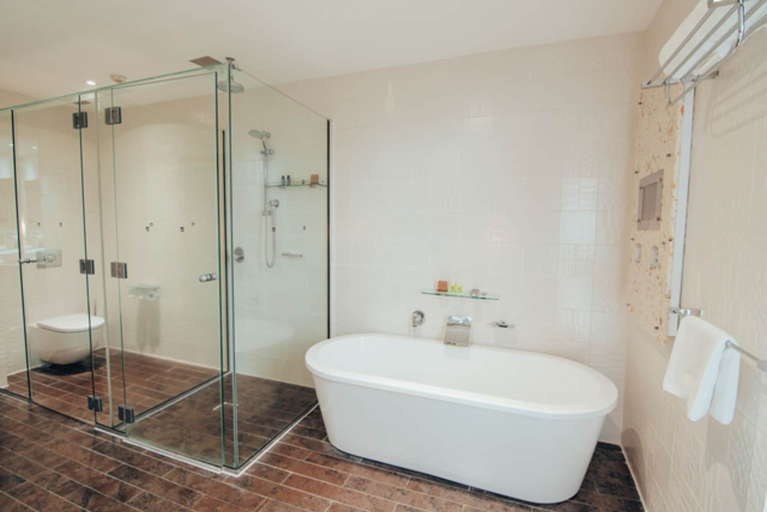 Bathroom 5, Airways Hotel, National Capital District