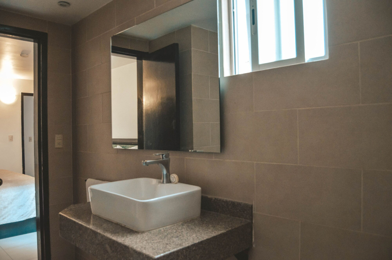 Bathroom 3, Hotel Latino, Guadalajara