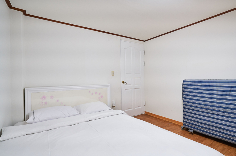 Bedroom 2, Myeongdong Galleria, Jung