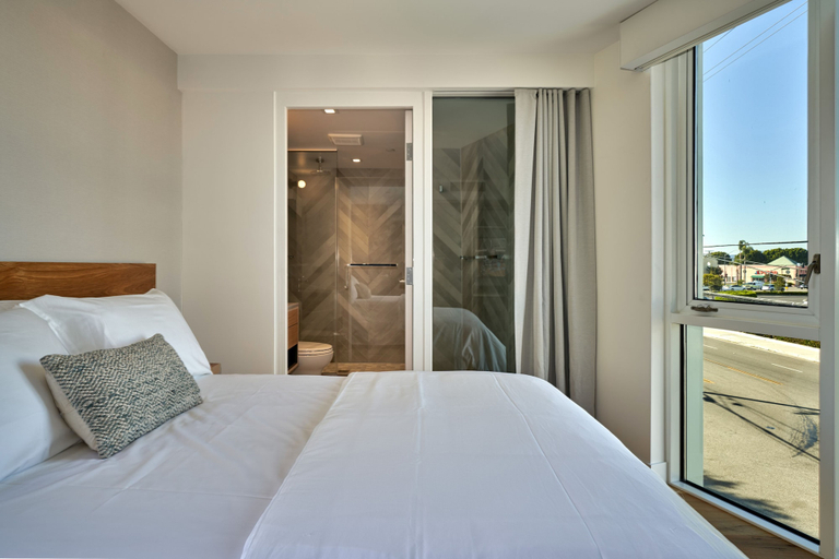 Bedroom 3, Mayumi, Los Angeles