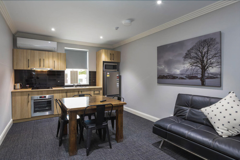 Others 5, The Manhattan, Wagga Wagga - Pt A