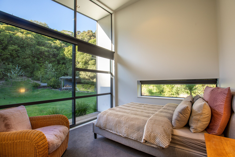 Others 5, Jewel of Akatarawa, Upper Hutt