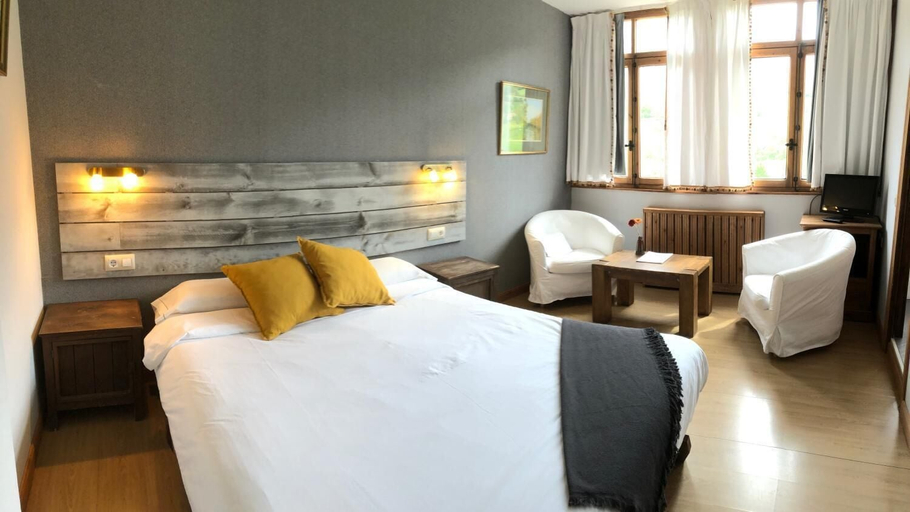 Bedroom 3, Hotel Torrecerredo, Asturias