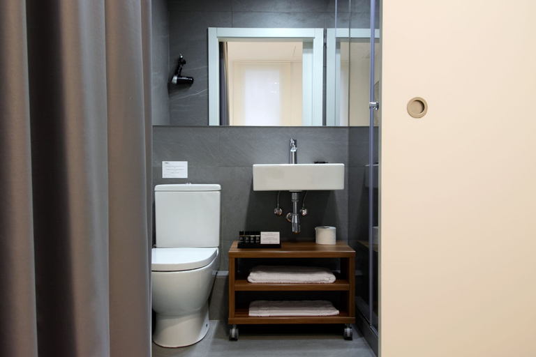 Bathroom 4, THE 8 Boutique B&B, Barcelona