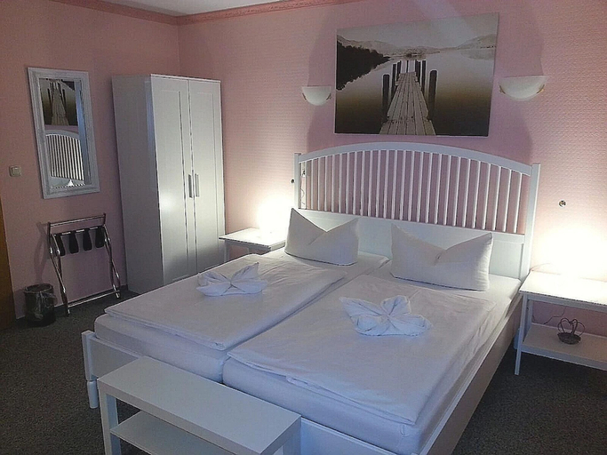 Bedroom 4, Regiohotel Wolmirstedter Hof Wolmirstedt, Börde