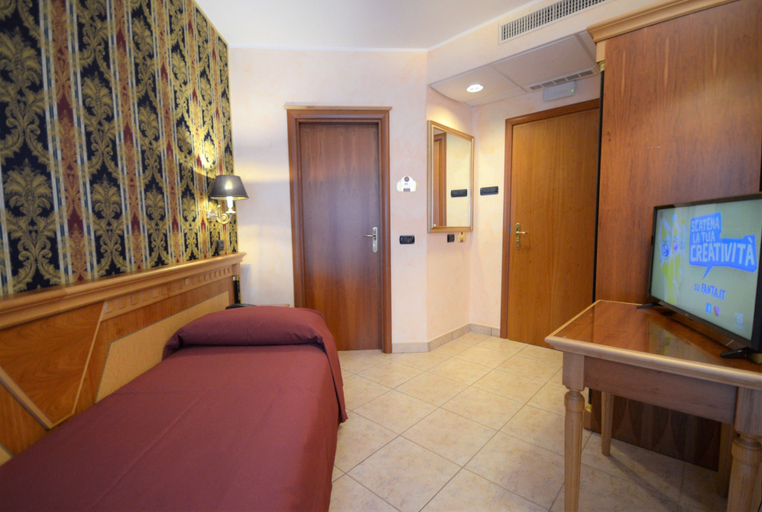 Bedroom 2, ALI HOTELS - Palace, Foggia