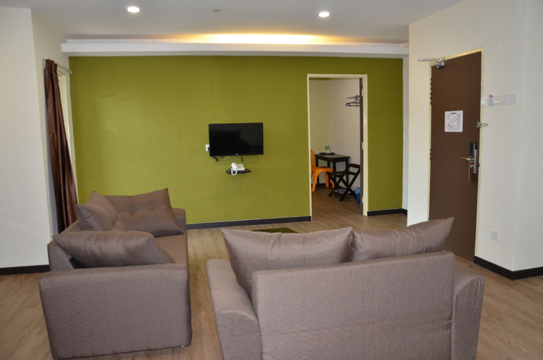 Others 3, Riverview Hotel, Jempol