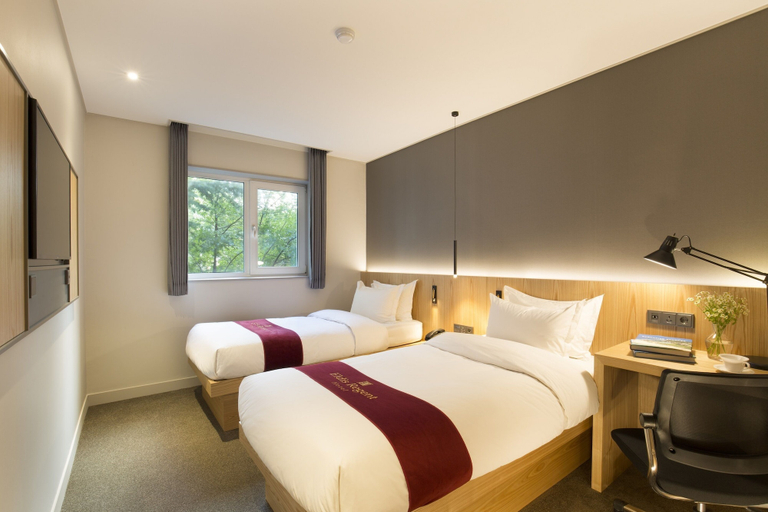 Bedroom 3, Eldis Regent Hotel, Buk