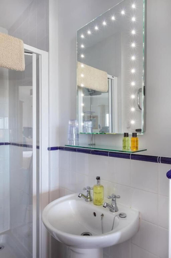 Bathroom 5, The Olive Branch, Cornwall