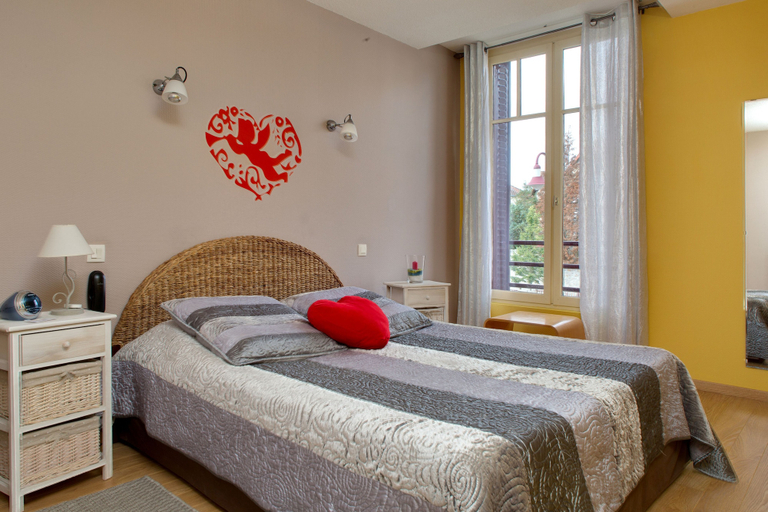 Bedroom 4, Au coeur de Meaulne, Allier
