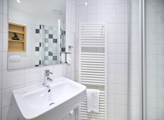 Bathroom 5, im-jaich Hotel, Bremerhaven