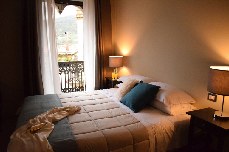 Bedroom 3, Cento Tarì Guest House, Catania