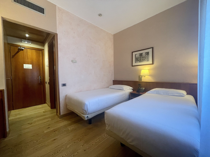 Bedroom 3, Crystal Hotel Varese, Varese